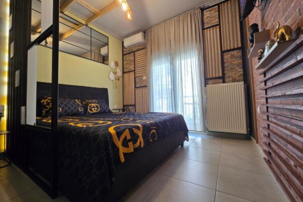 Alexander 31-Street Fashion Suite