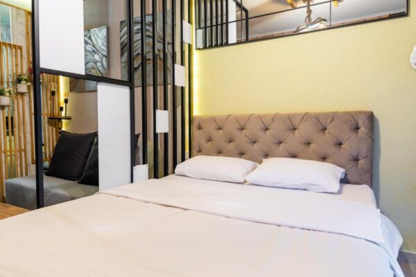 Alexander 31-Street Fashion Suite