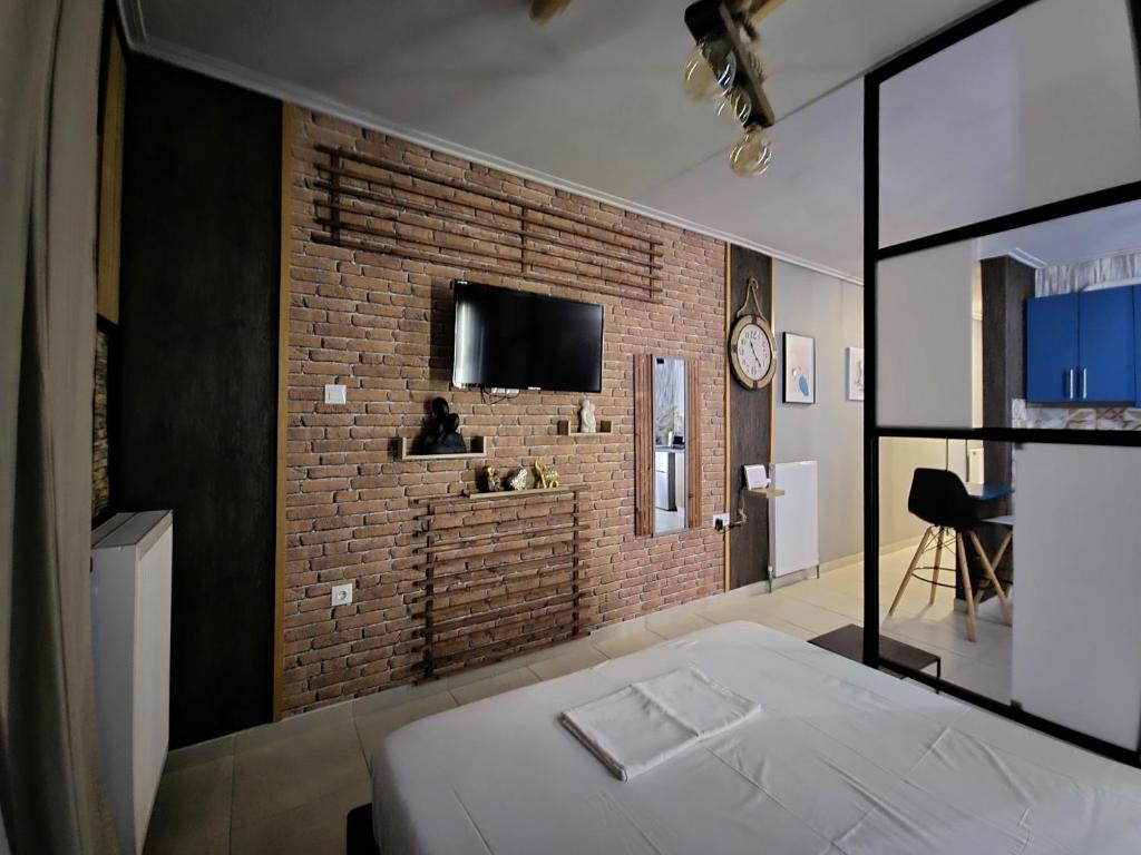 Alexander 31-Street Fashion Suite
